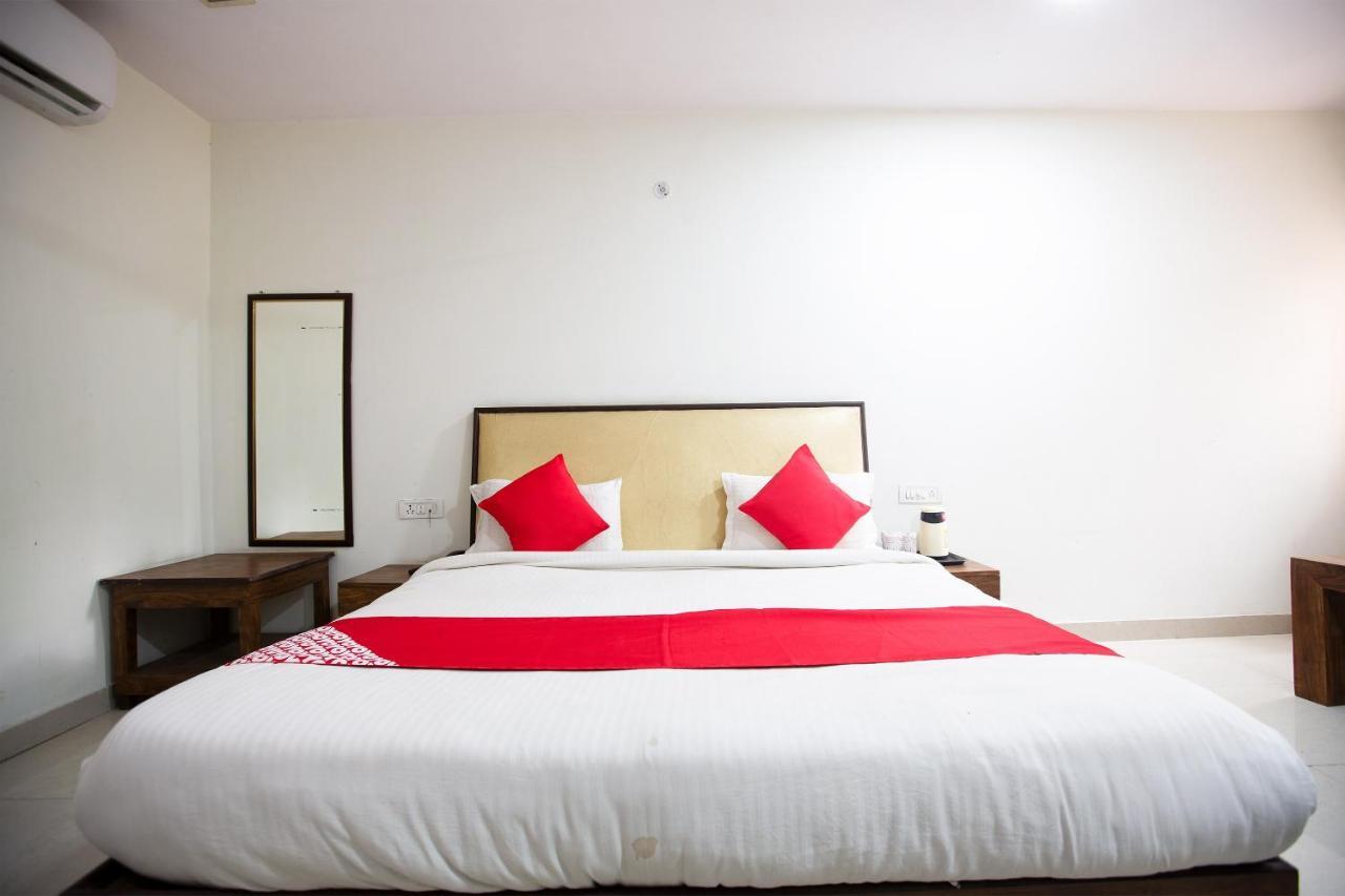 Oyo 44174 Hotel Mid Town Prime Harthala Dış mekan fotoğraf