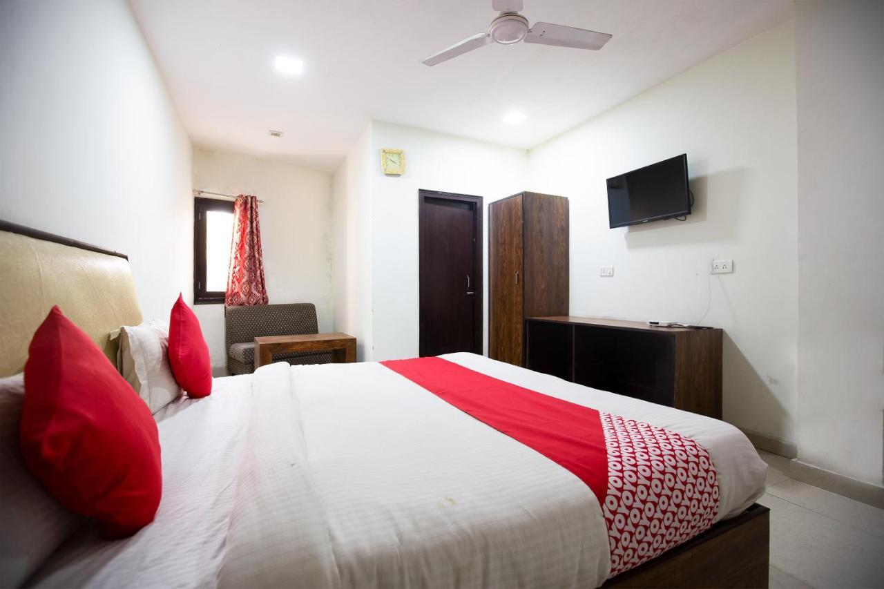 Oyo 44174 Hotel Mid Town Prime Harthala Dış mekan fotoğraf
