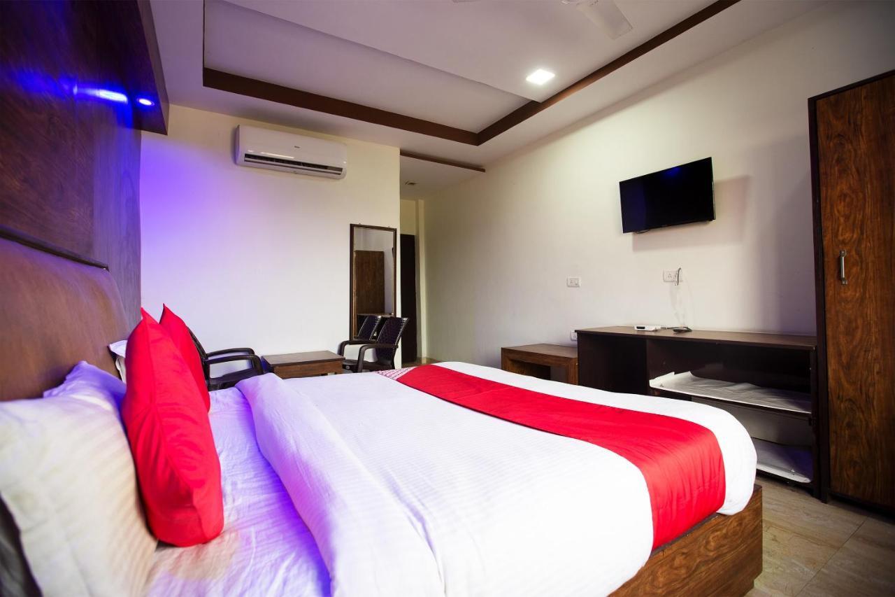 Oyo 44174 Hotel Mid Town Prime Harthala Dış mekan fotoğraf