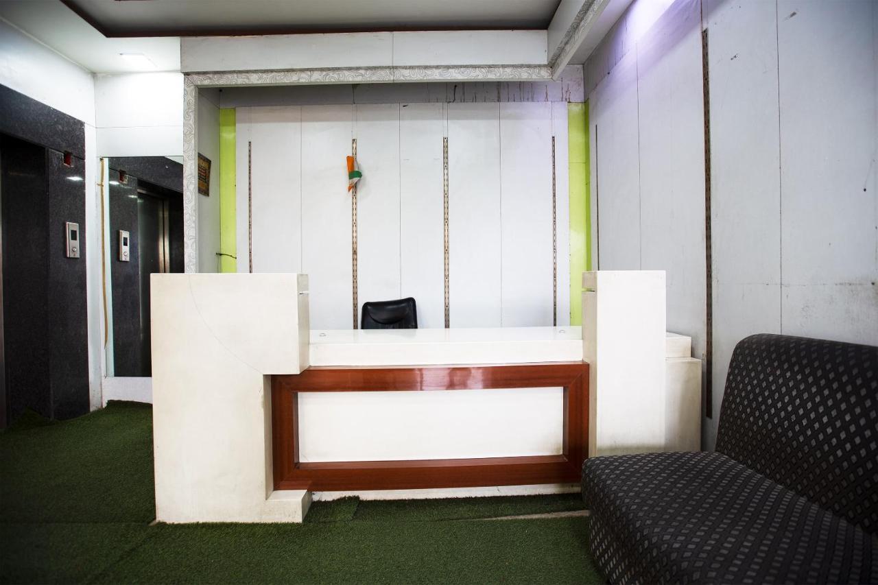 Oyo 44174 Hotel Mid Town Prime Harthala Dış mekan fotoğraf