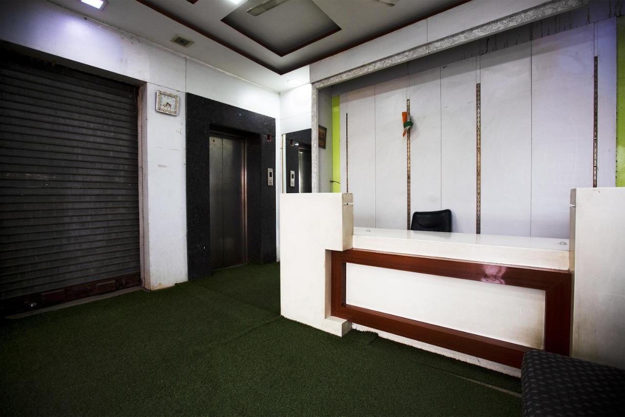 Oyo 44174 Hotel Mid Town Prime Harthala Dış mekan fotoğraf