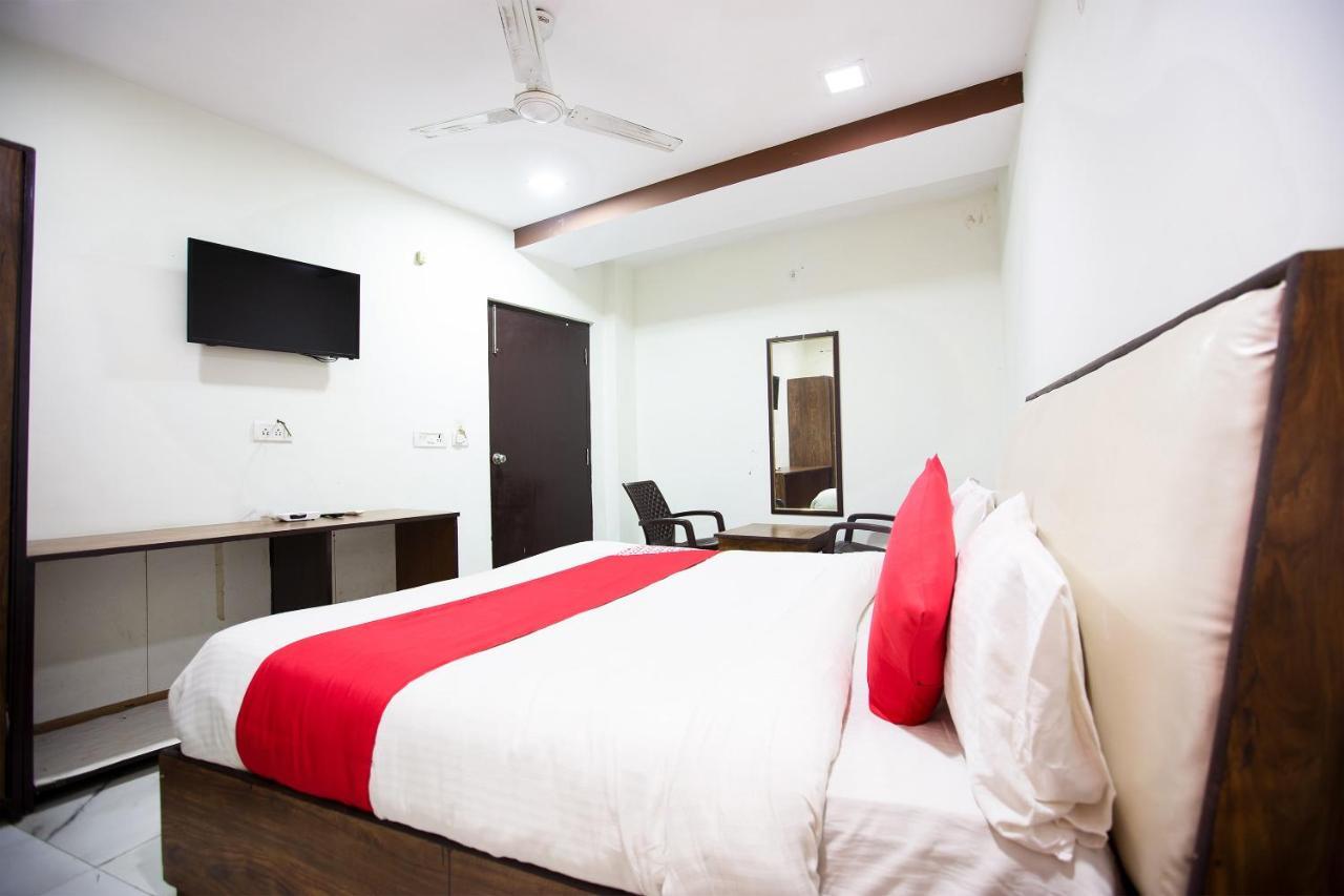 Oyo 44174 Hotel Mid Town Prime Harthala Dış mekan fotoğraf