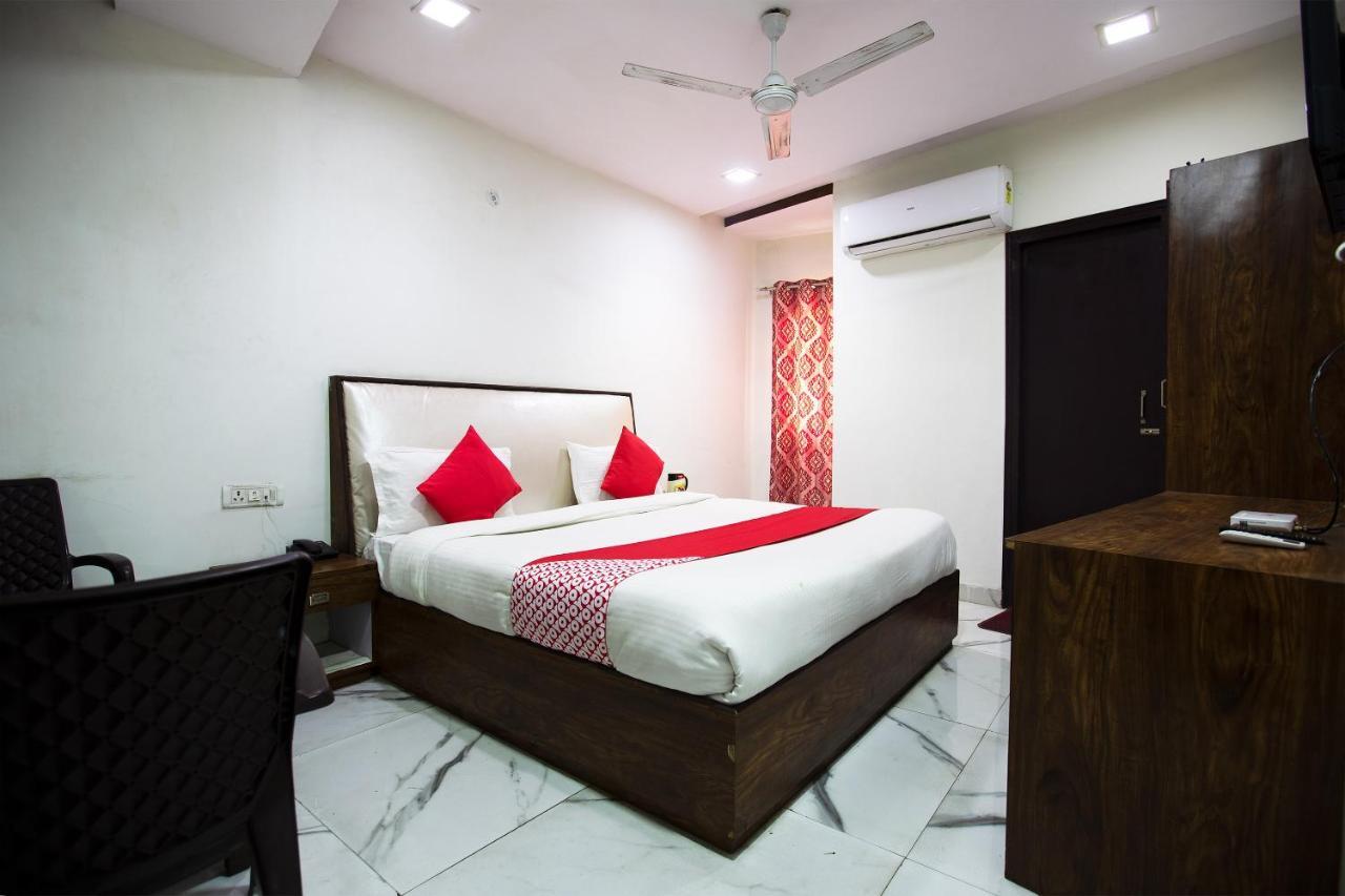 Oyo 44174 Hotel Mid Town Prime Harthala Dış mekan fotoğraf