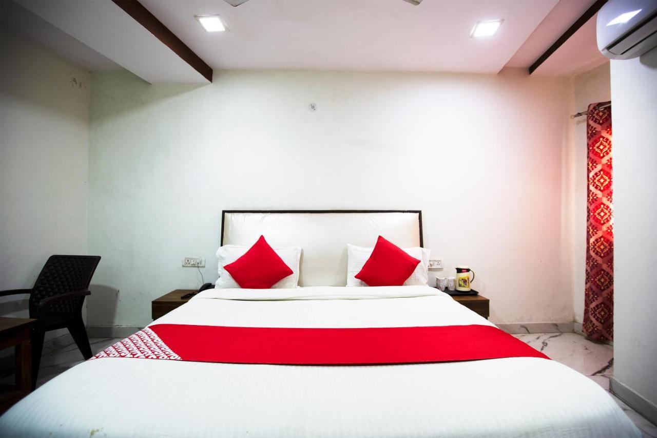 Oyo 44174 Hotel Mid Town Prime Harthala Dış mekan fotoğraf