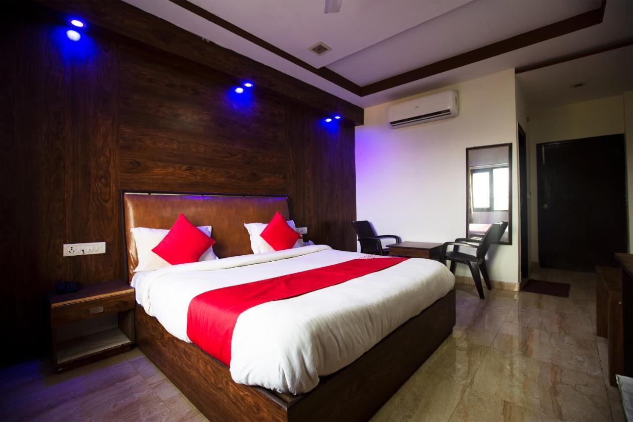 Oyo 44174 Hotel Mid Town Prime Harthala Dış mekan fotoğraf