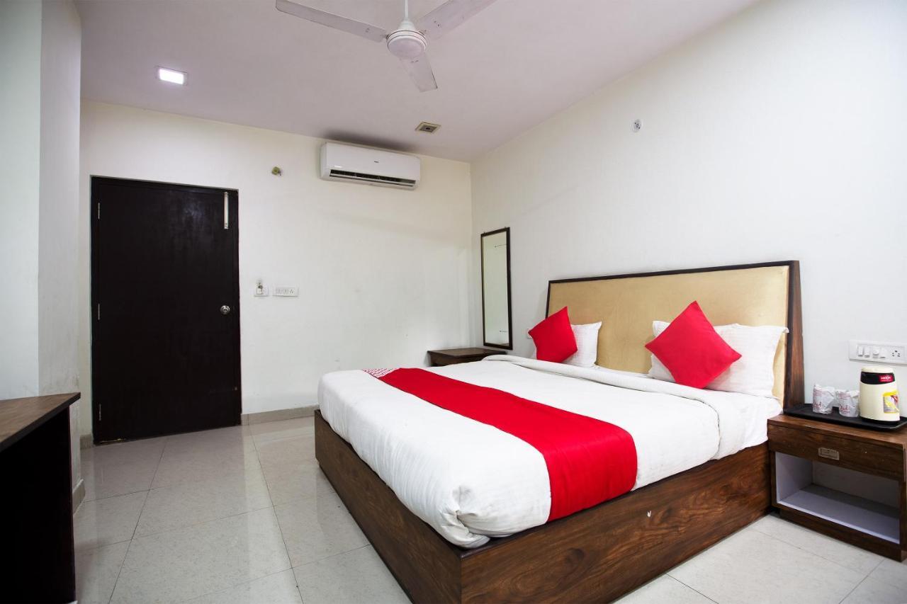 Oyo 44174 Hotel Mid Town Prime Harthala Dış mekan fotoğraf